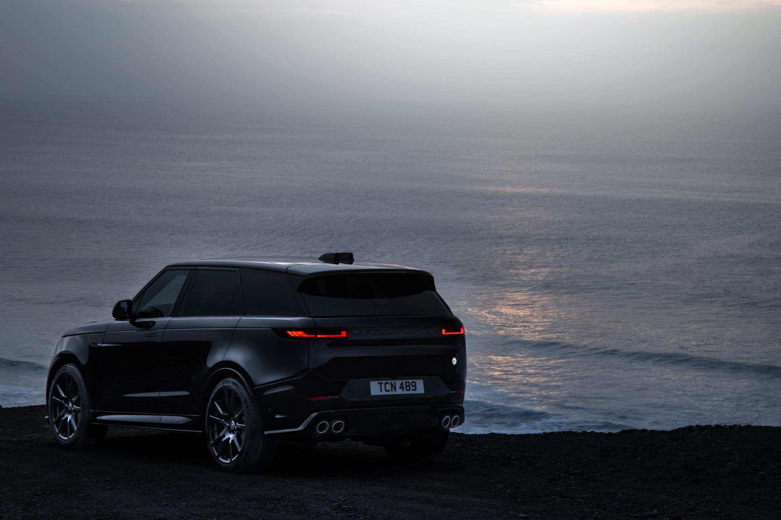 2560x1706 Get Yourself A Car That Can Do Both: Meet The Range Rover Sport SV