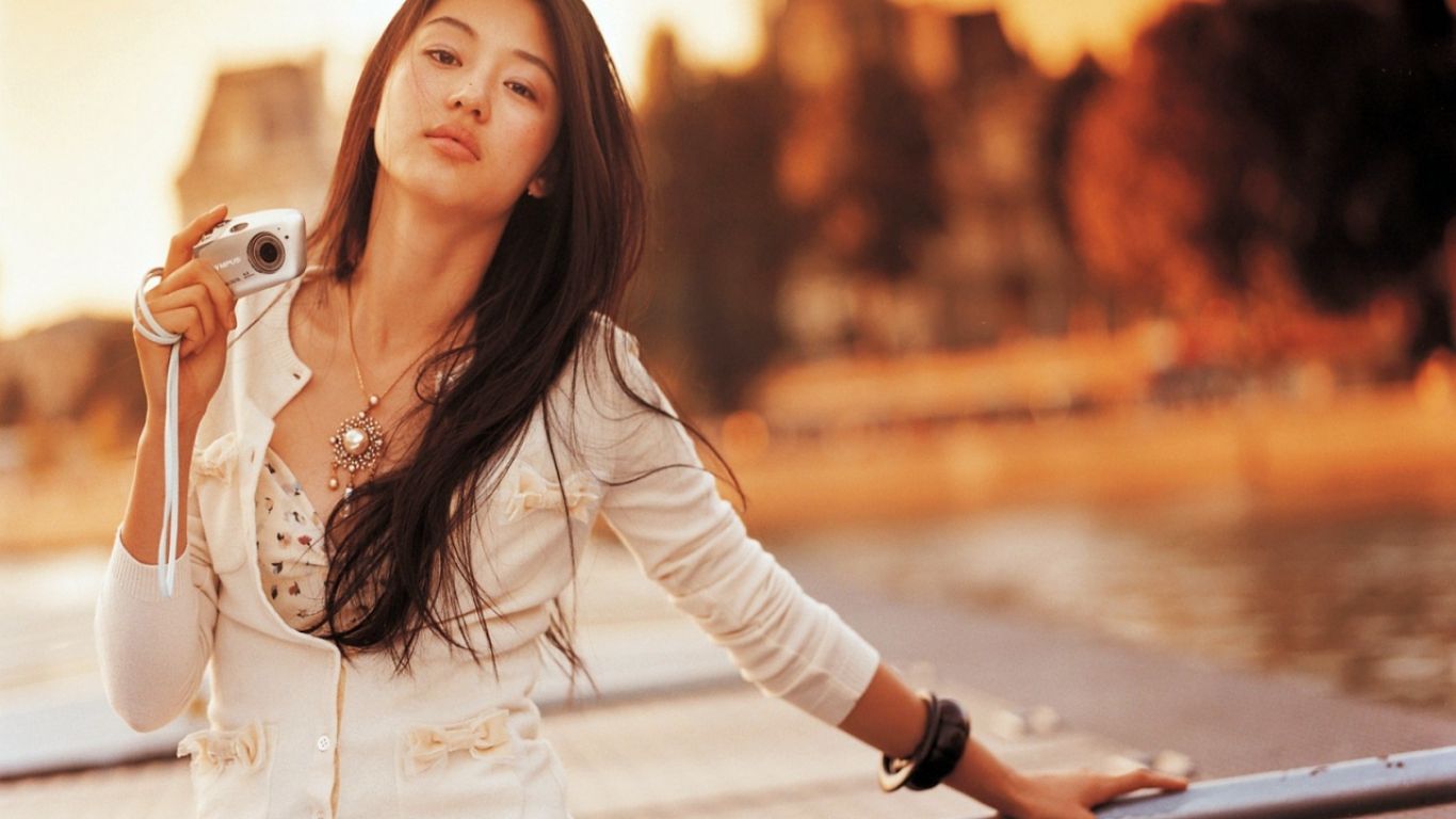 1366x768 Free Jun Ji Hyun 4K Wallpaper & Desktop HD Background for PC