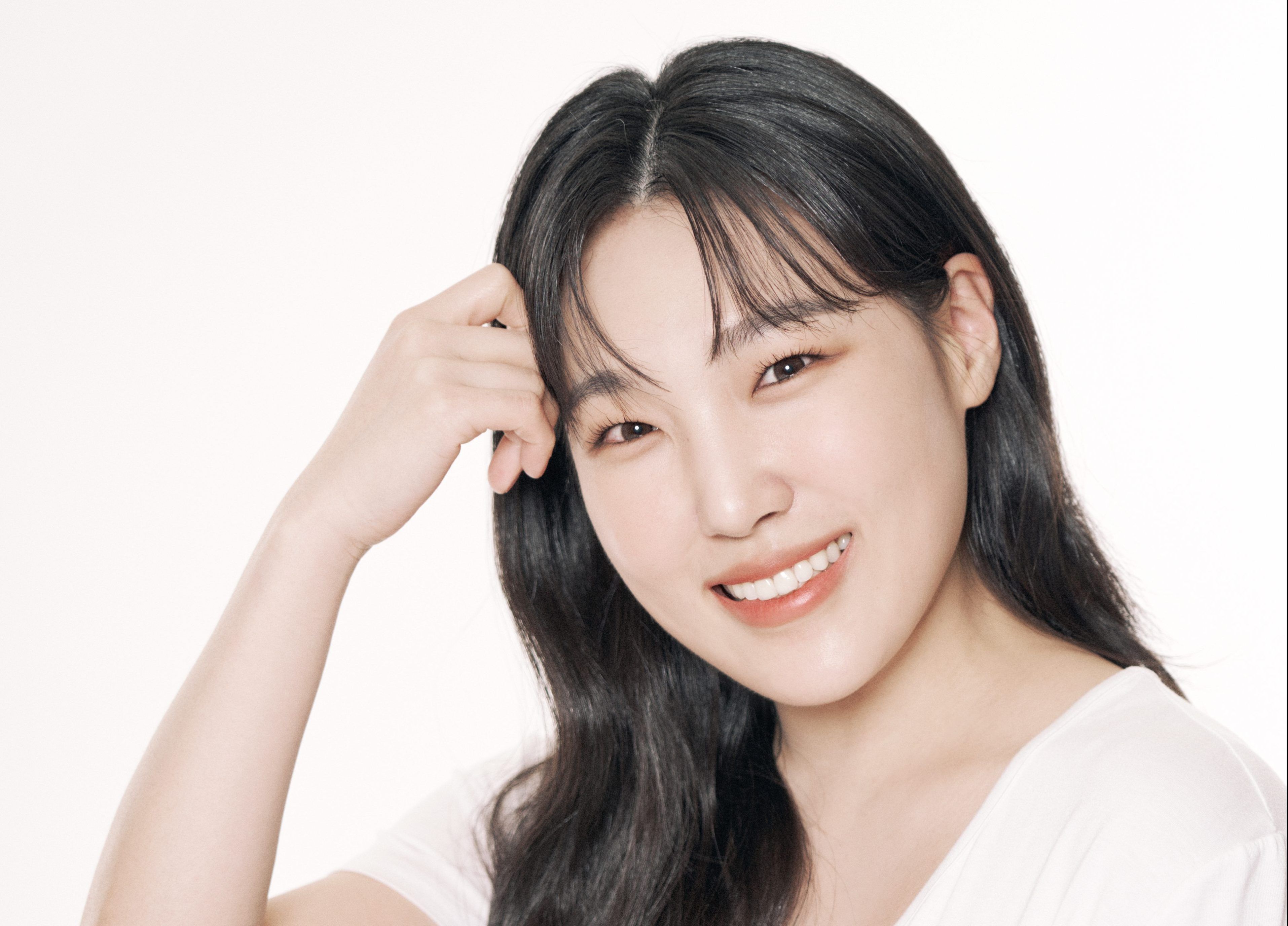 3829x2753 LEE EUN JI: Updating her profile
