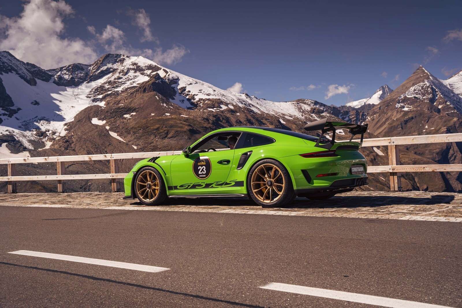 1600x1067 Wall Mural 911 GT3 RS in the Alps