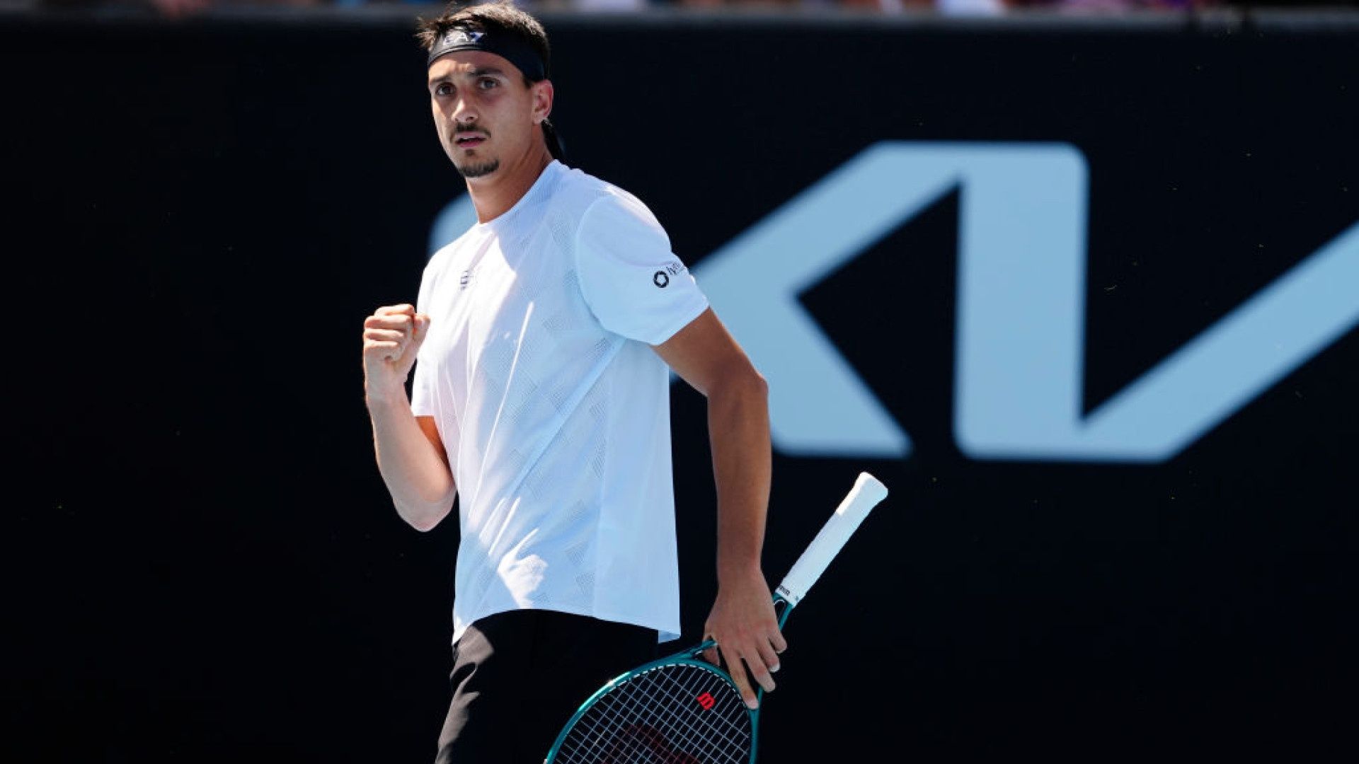 1920x1080 Australian Open: Lorenzo Sonego hits round of beats Marozsan in comeback