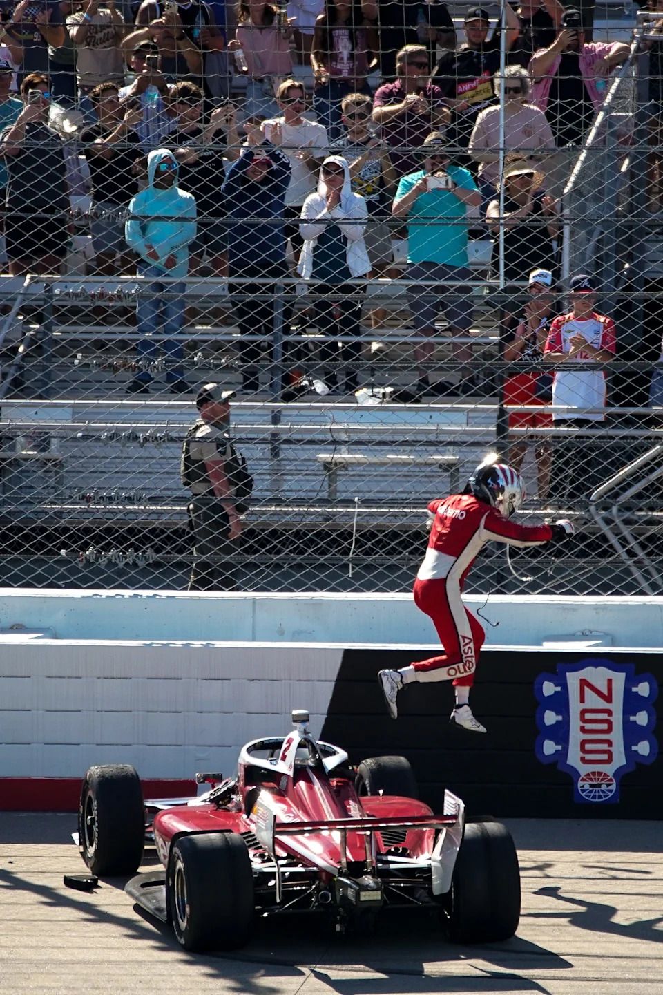 960x1440 Josef Newgarden Wins IndyCar Phoenix Race With Late Race Pass