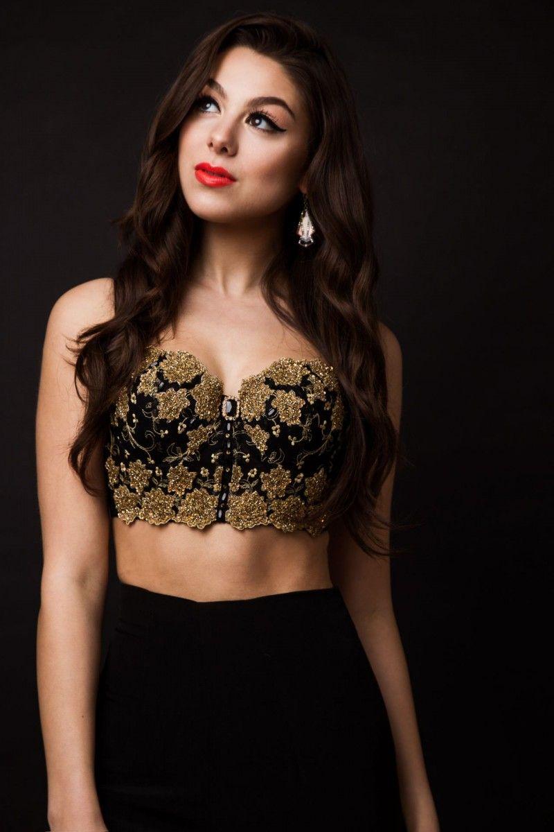 800x1200 Kira Kosarin Wallpaper