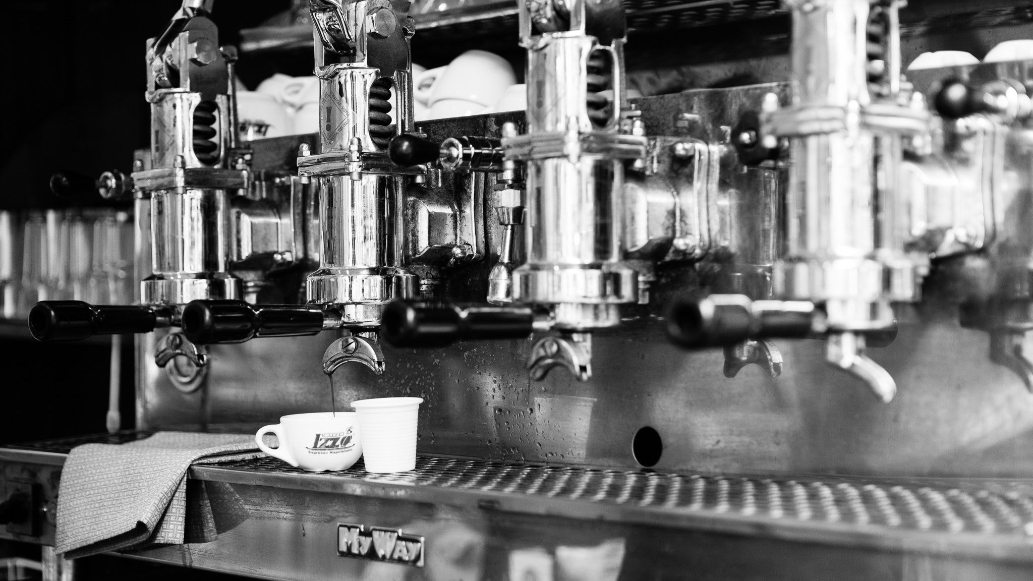 2048x1152 Majestic Espresso