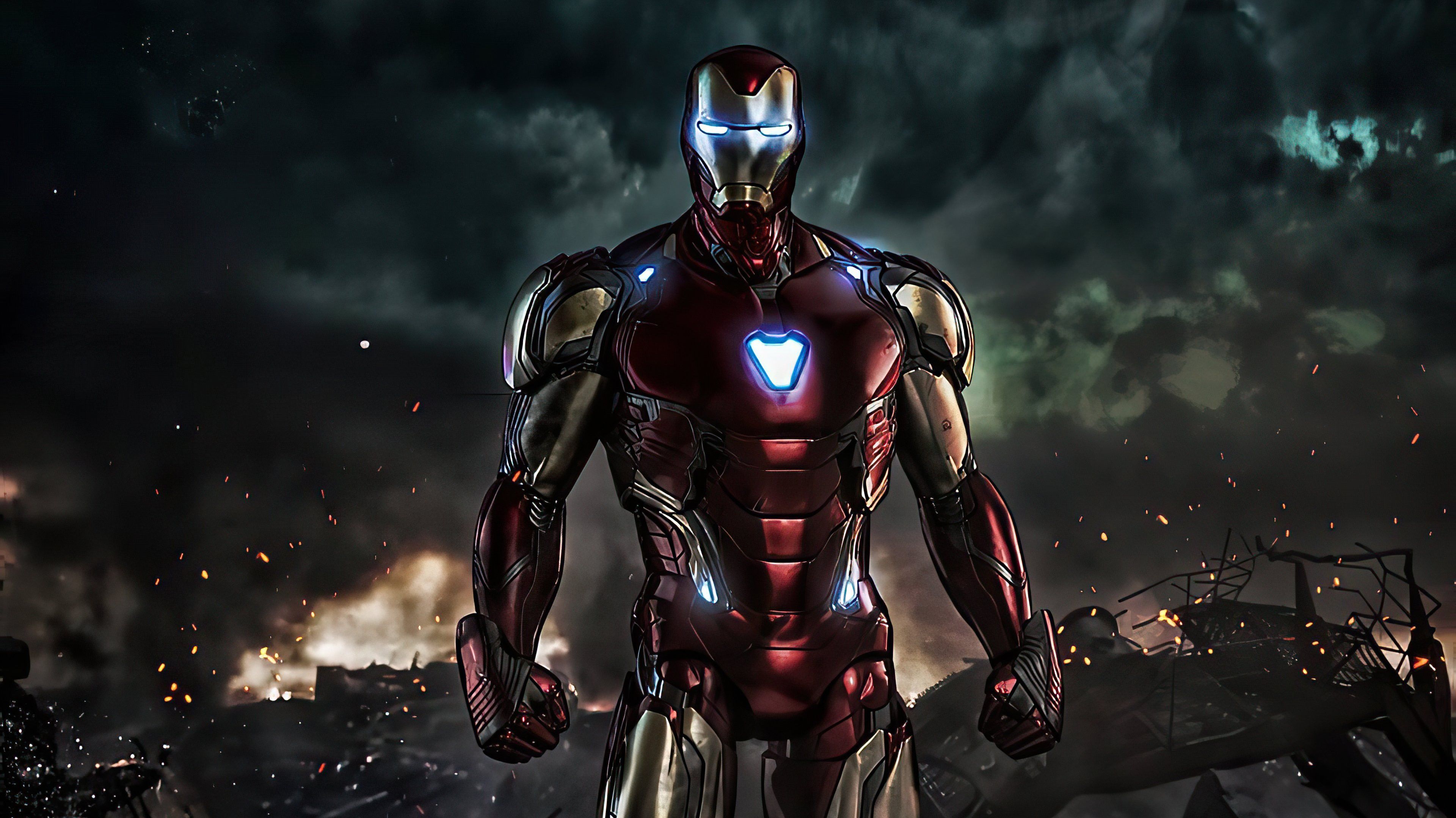 3840x2160 Iron Man Deskk Wallpaper