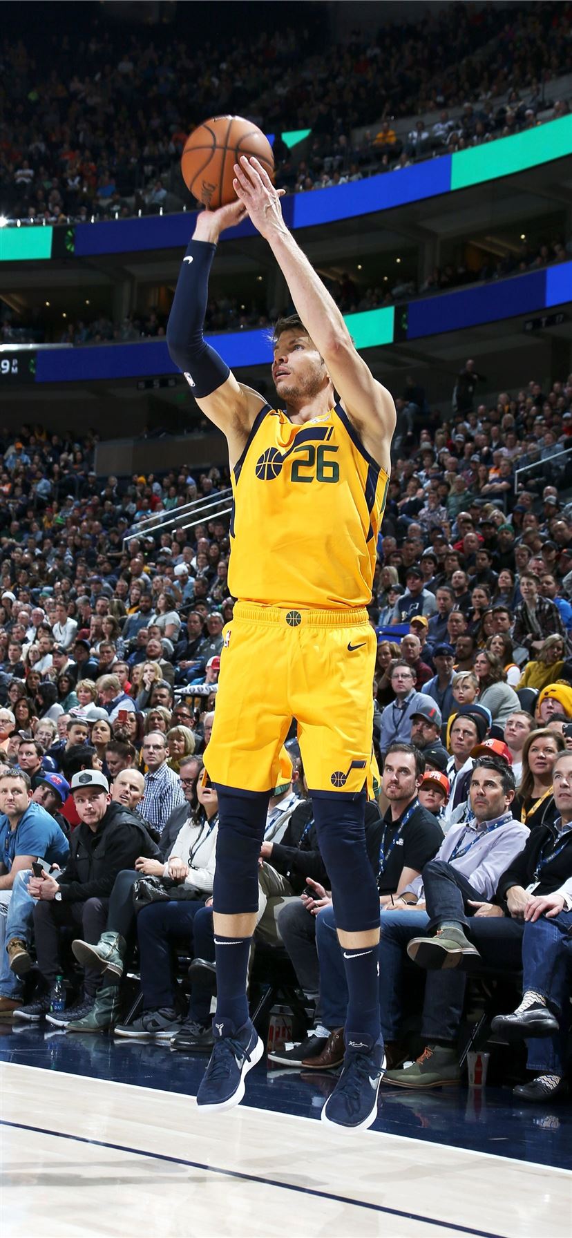828x1792 Report Kyle Korver Agrees To One Year Deal With Bu. iPhone 11 Wallpaper Free Download