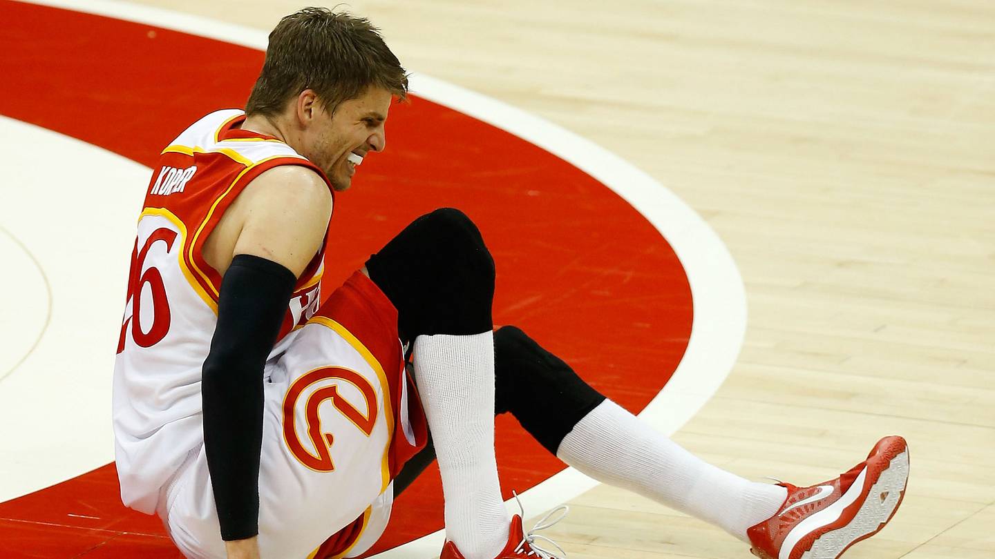 1440x810 Hawks' Kyle Korver out for playoffs with severe ankle sprain