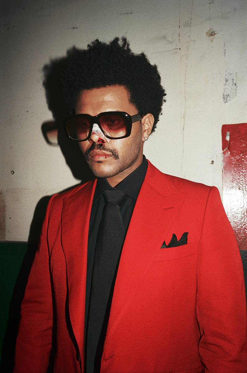800x1207 The Weeknd đạt bạch kim với đèn vô tâm & chói mắt