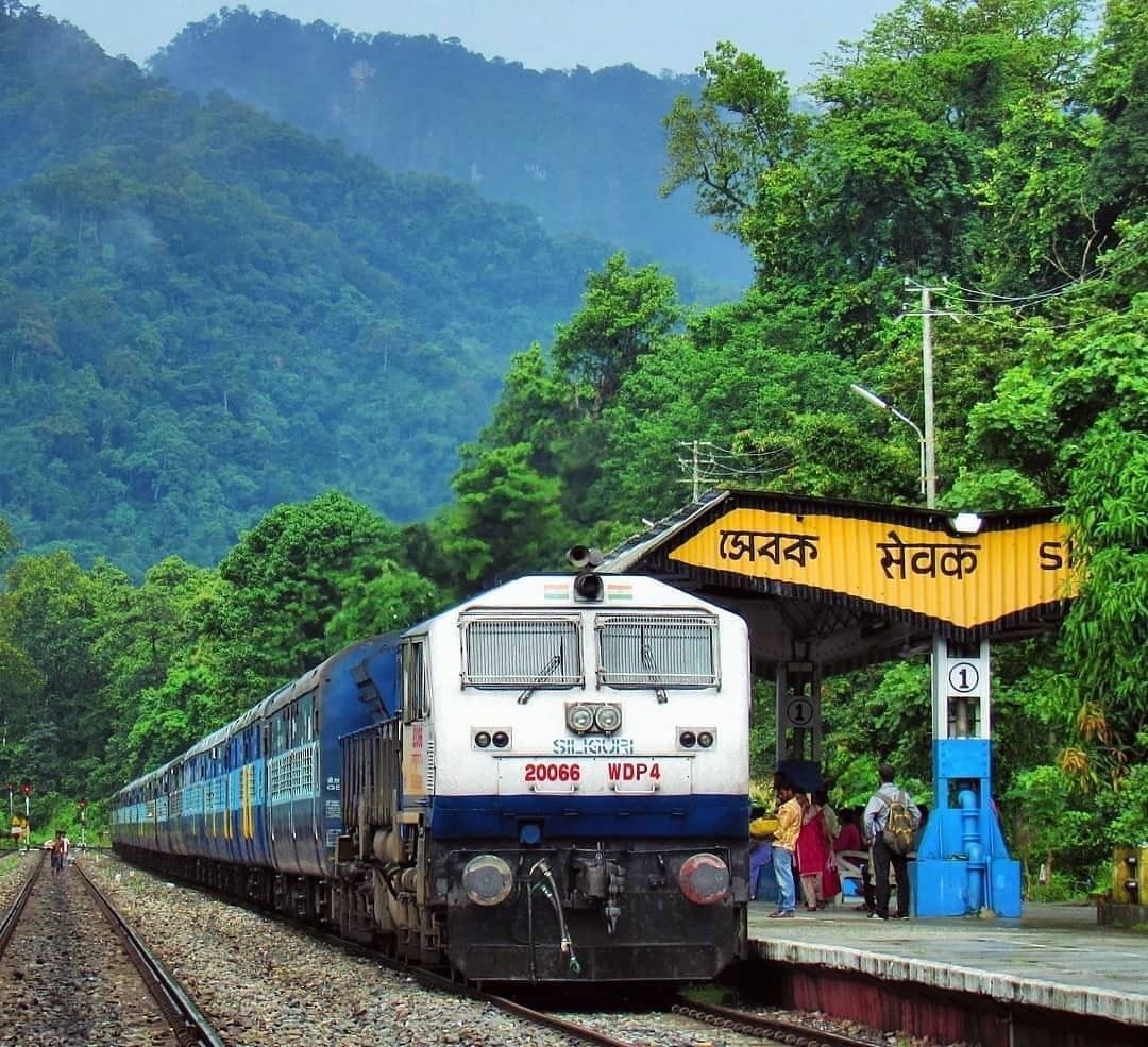 1080x985 estações de trem. Travel india beautiful places, Railroad photography, Indian railways