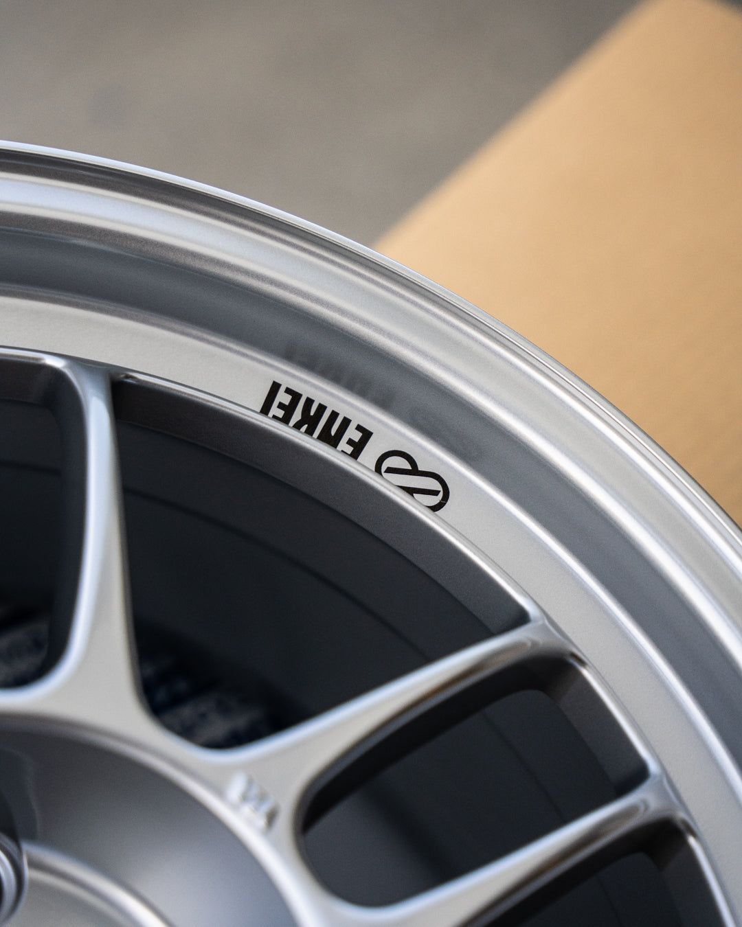 1080x1350 Enkei RPF1 / 17x8 +35 / 5x114.3 / F1 Silver (S)