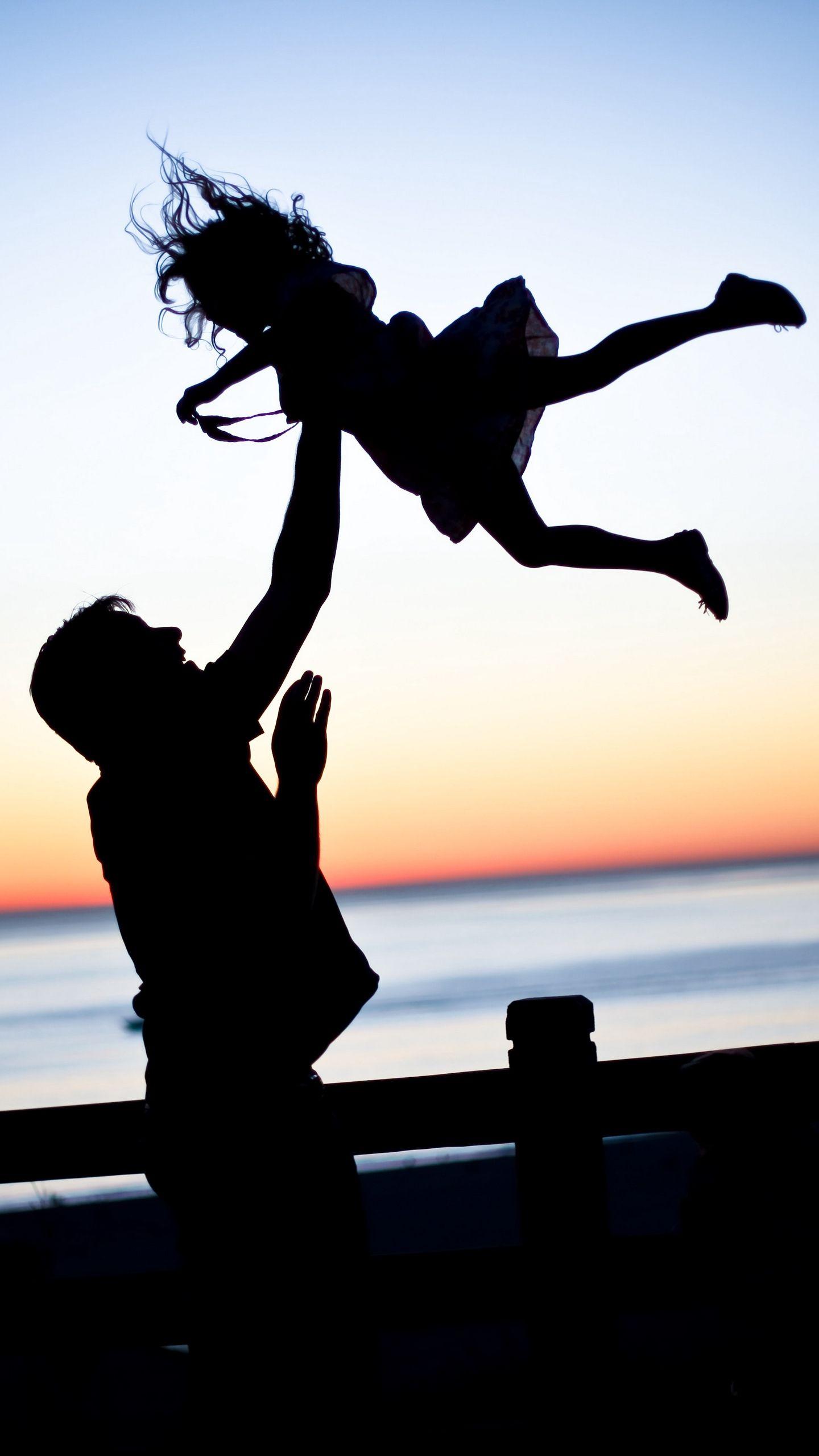 1440x2560 Download wallpaper 1440x2560 father, daughter, silhouettes, family