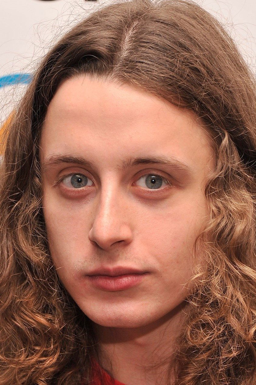 842x1265 Rory Culkin Image