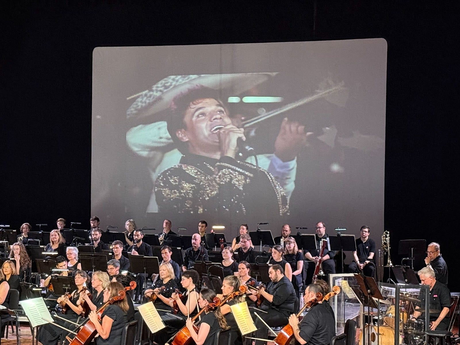 1600x1200 A Mexican Independence Tribute To Singer Songwriter Juan Gabriel By The San Antonio Philharmonic