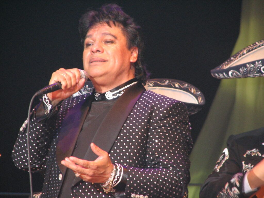 1024x768 NM Universo Remembers Juan Gabriel