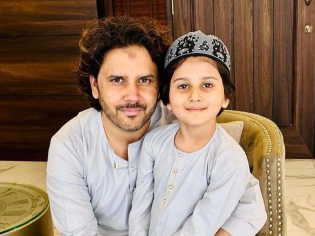 1024x768 Bollywood singer Javed Ali shares heartwarming photo with his son during Ramadan