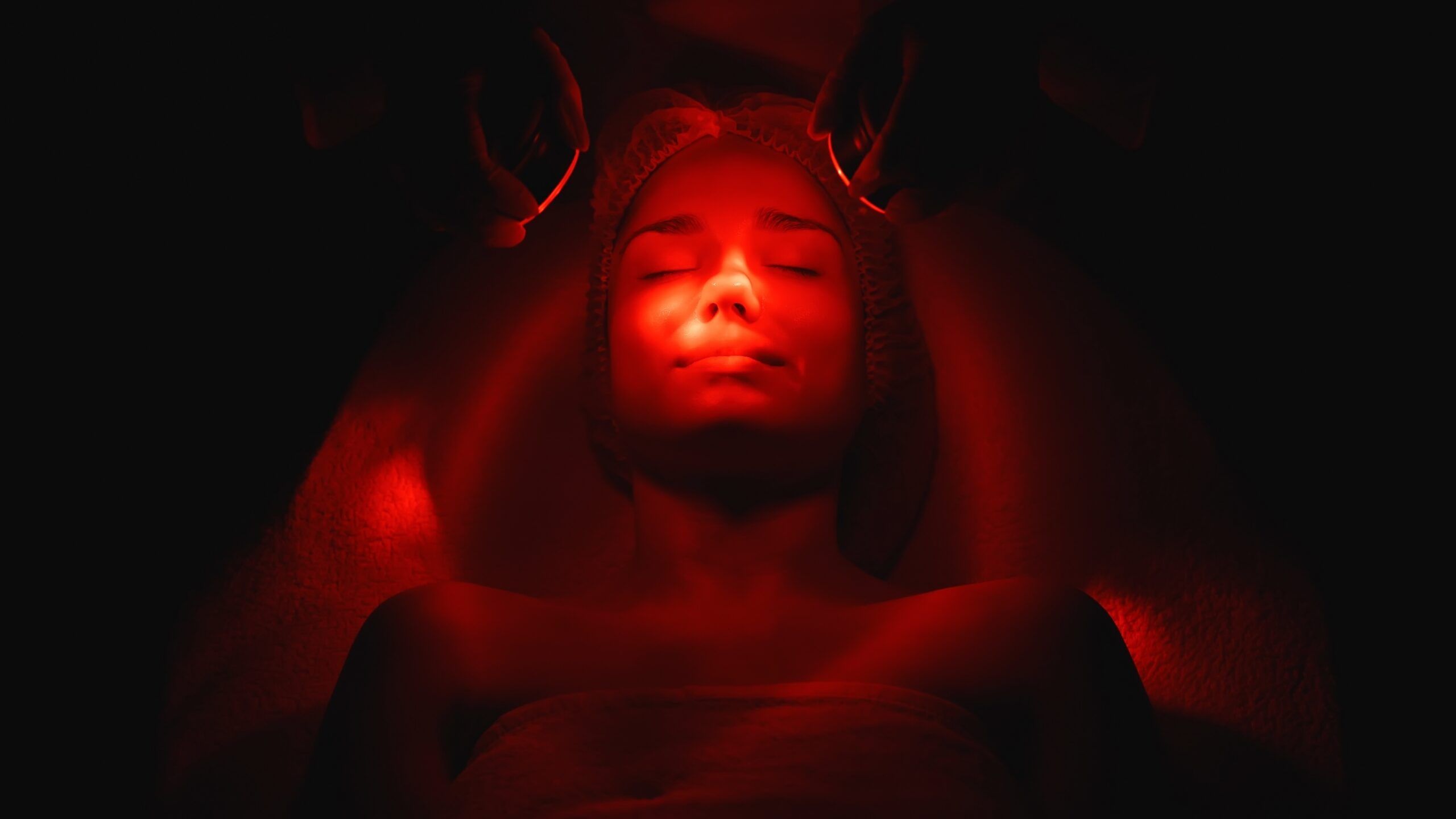 2560x1440 The Gentle Power of Red Light Therapy for Healing and Radiant Skin Avenue Plastic Surgery