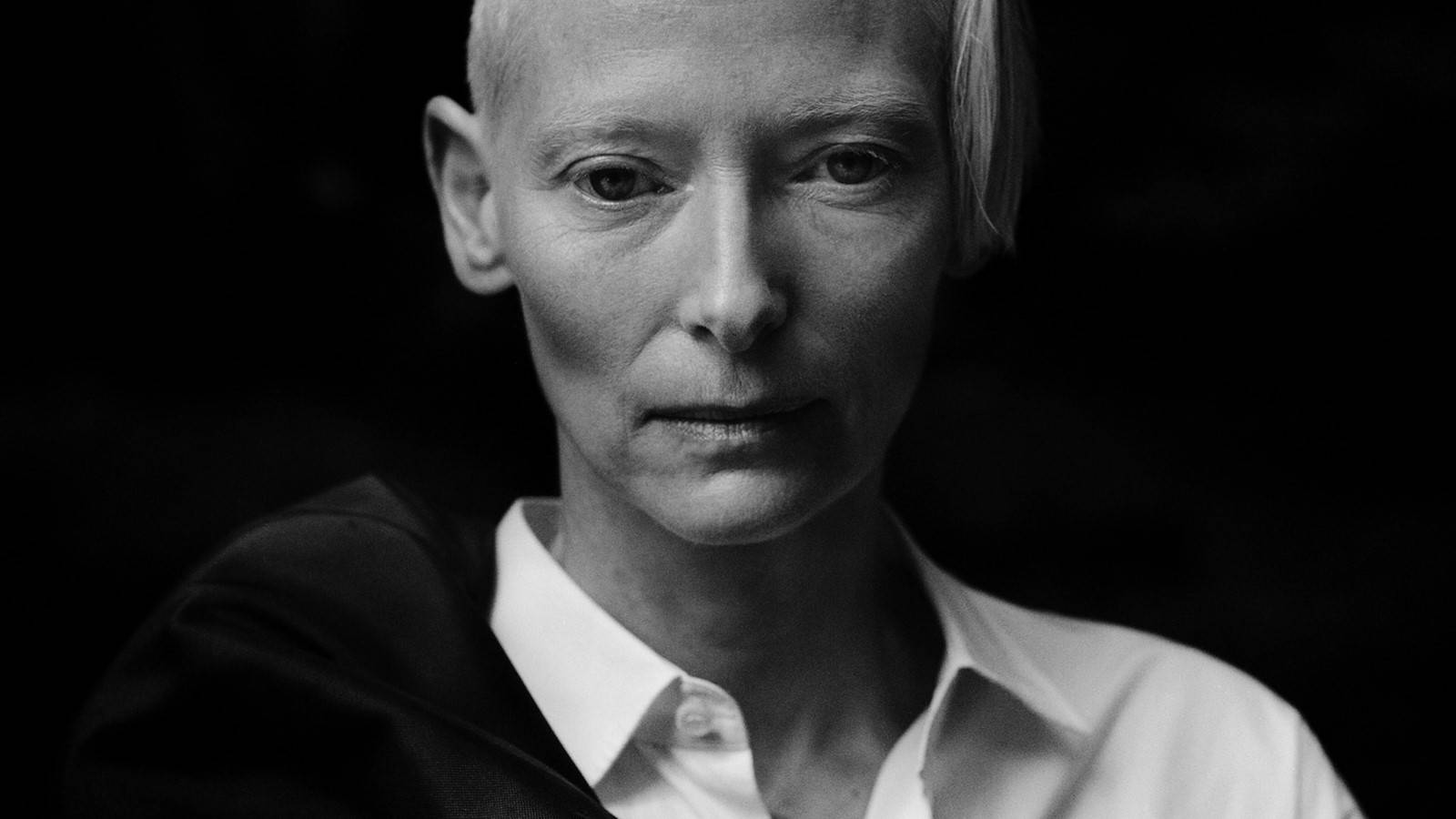 1600x900 Download Tilda Swinton Actress Black And White Wallpaper