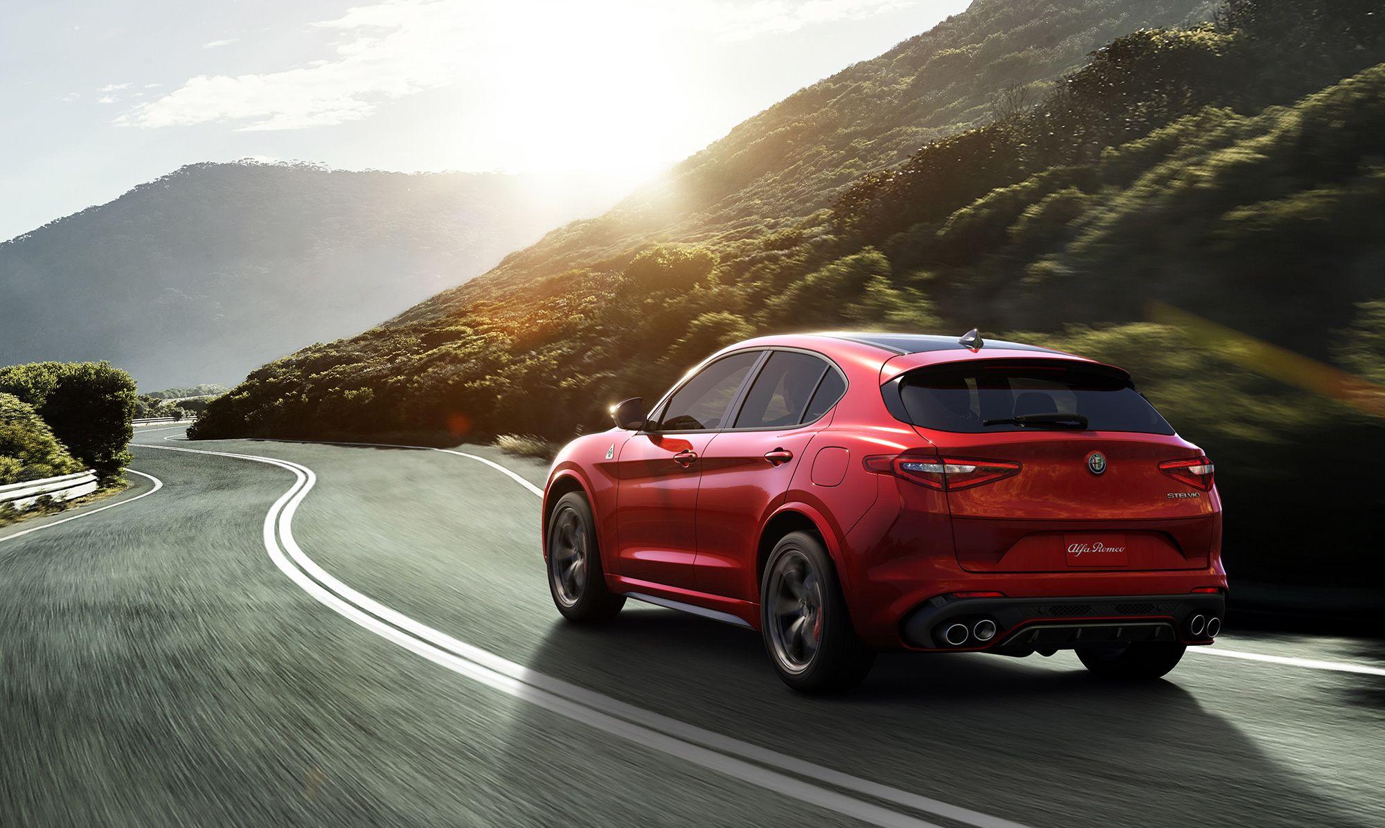 2000x1196 Alfa Romeo Stelvio Wallpaper