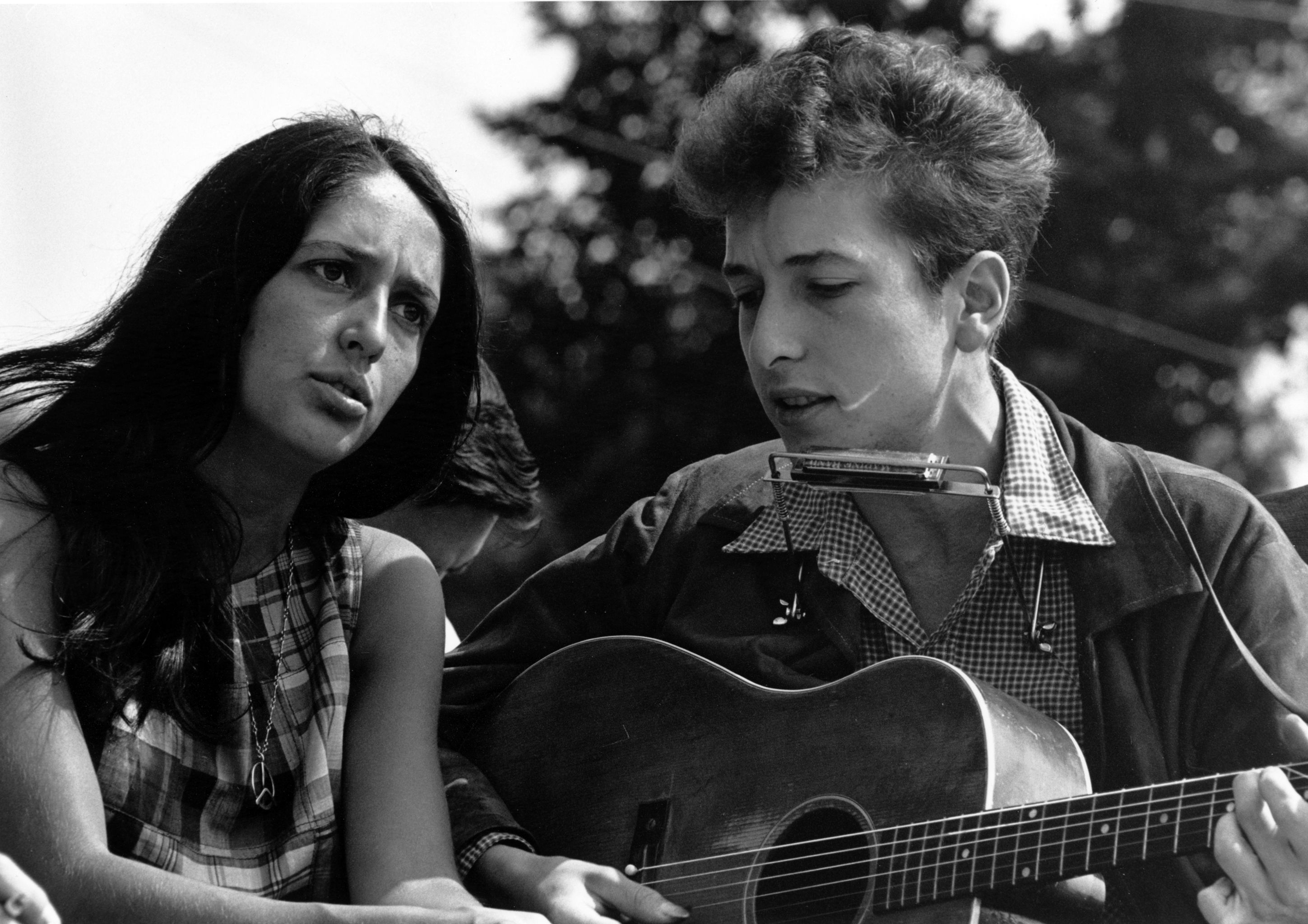 2898x2049 Joan Baez Wallpaper