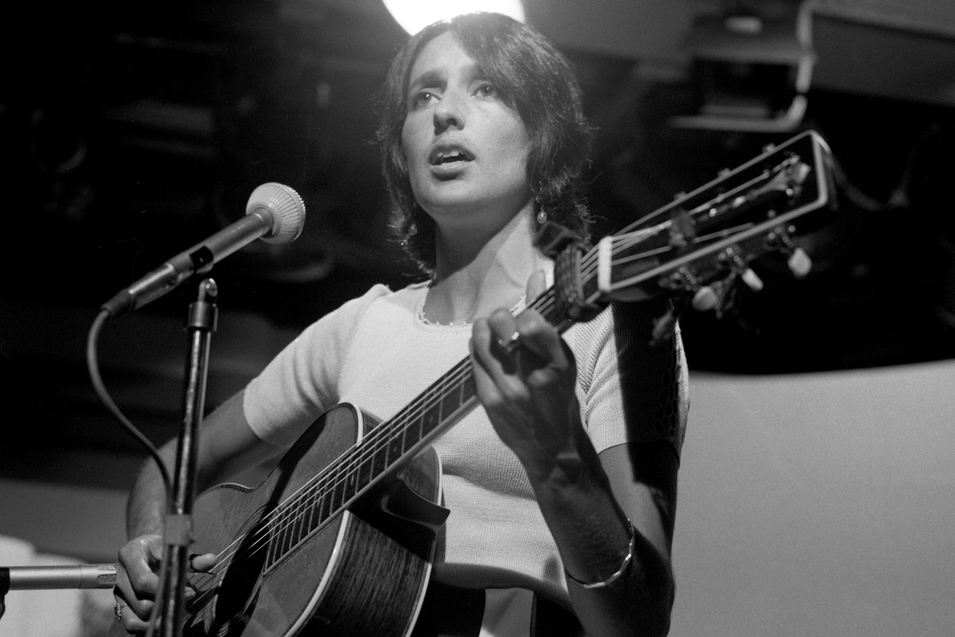 1920x1280 Joan Baez songs that prove she's the OG folk rocker