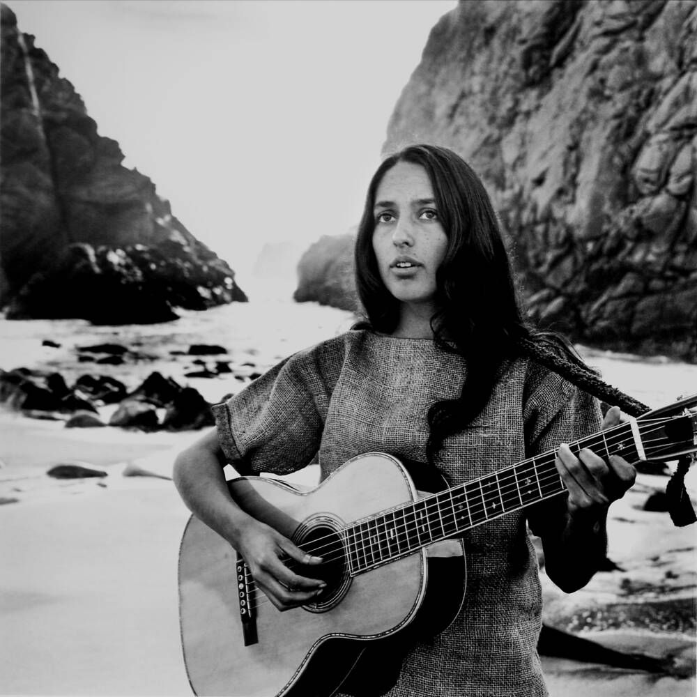 1000x1000 Joan Baez am Strand (1962) Bild / Verkaufen