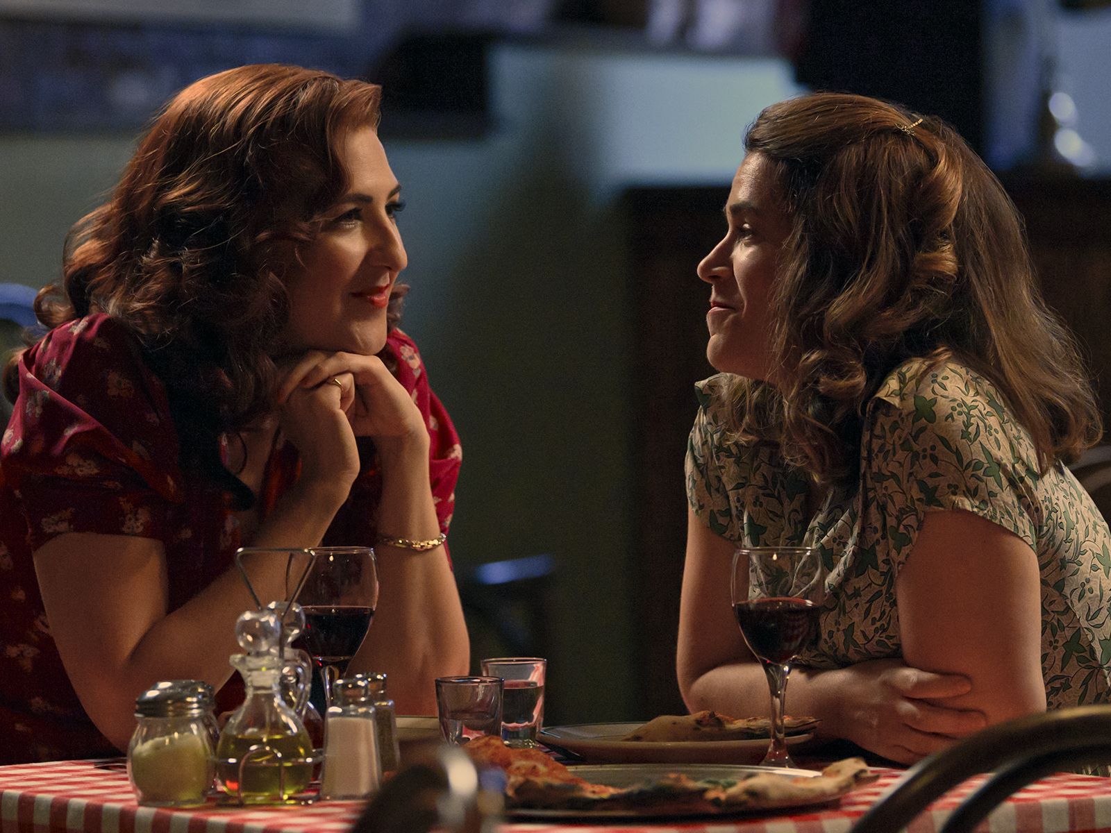 1600x1200 Watch A League of Their Own