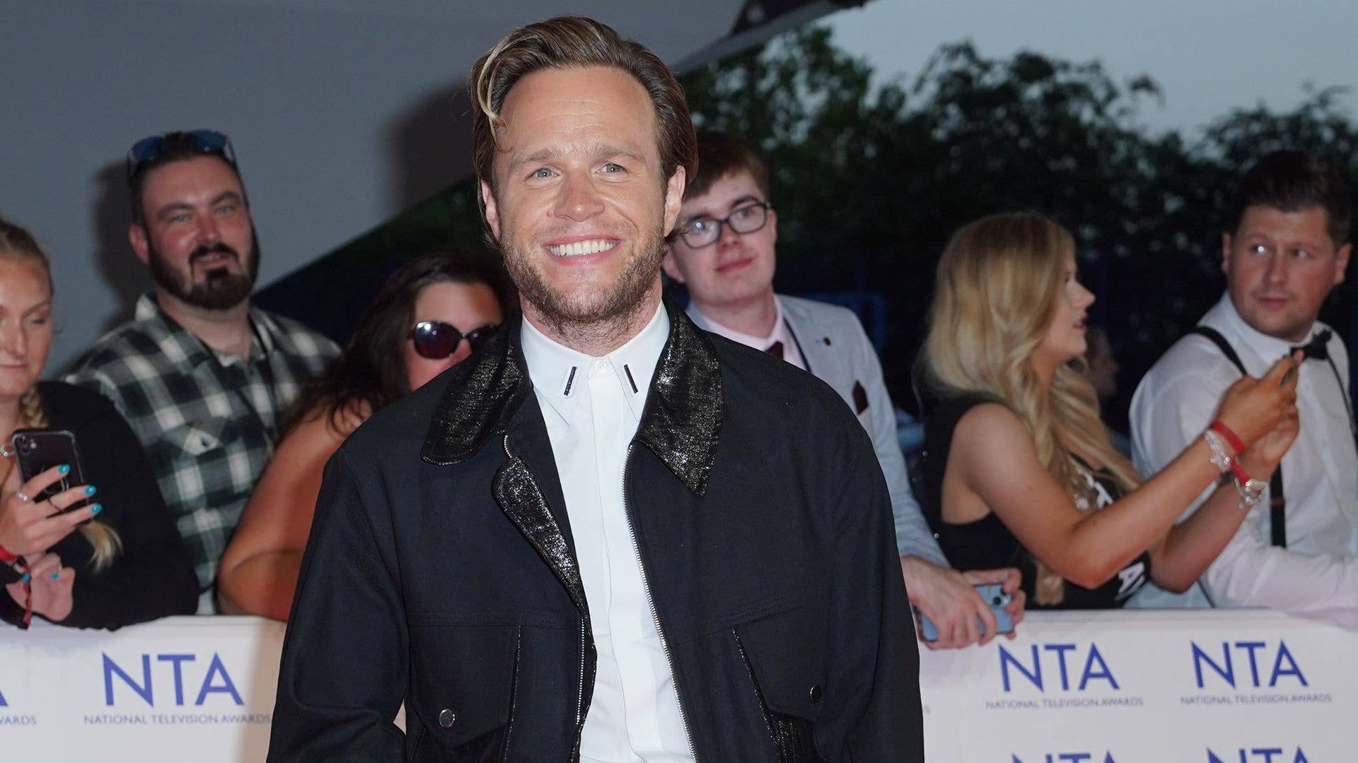 1920x1080 Olly Murs poses with baby daughter Madison after 'extra special' night