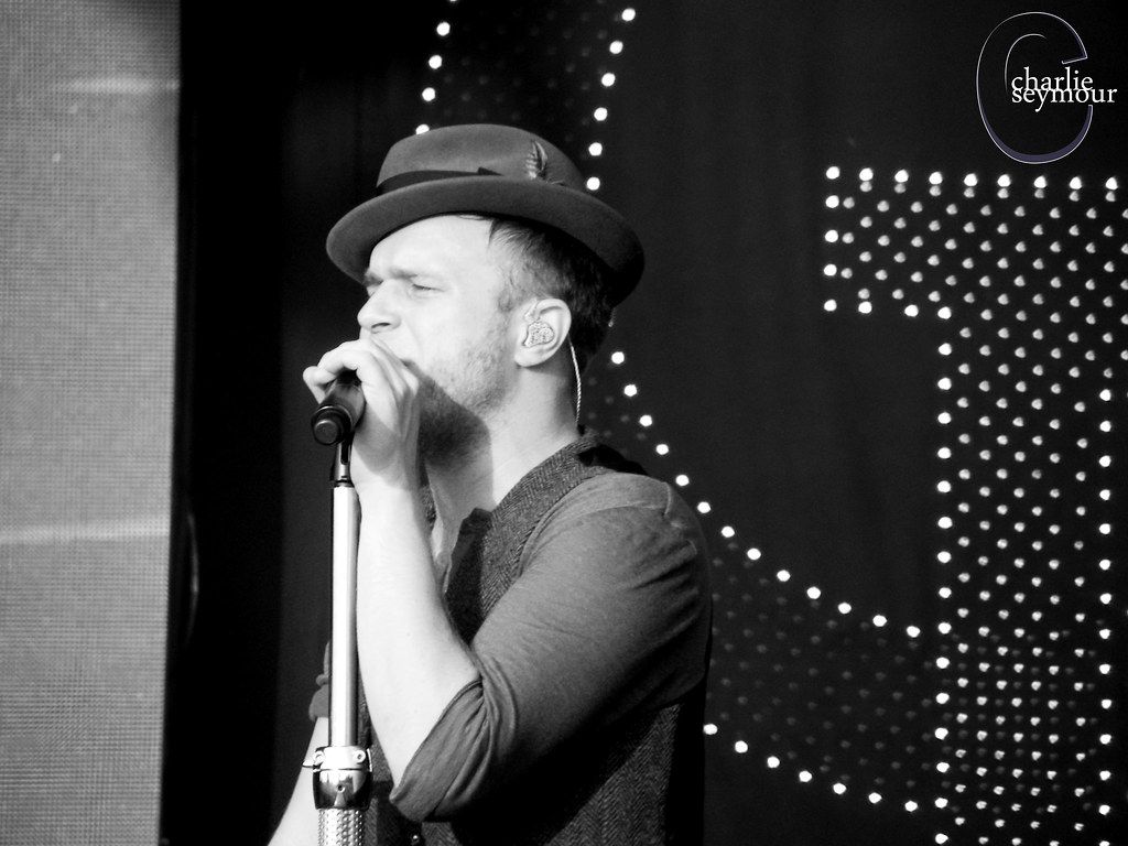 1024x768 Olly Murs