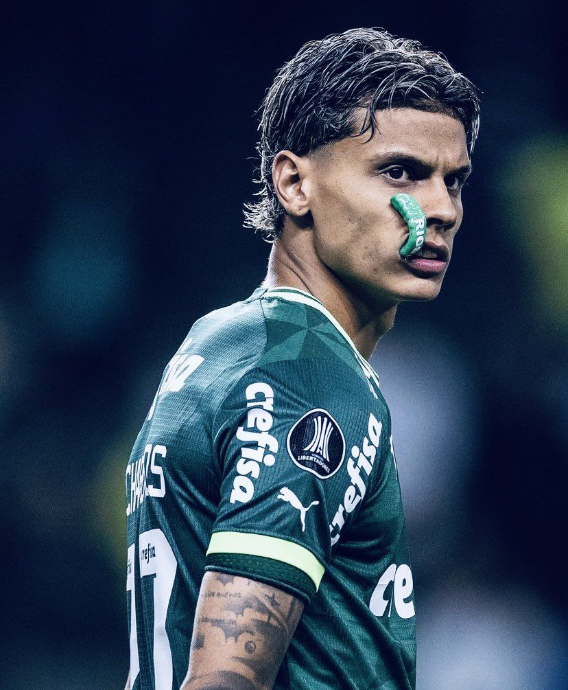 828x1005 Richard Rios Wallpaper