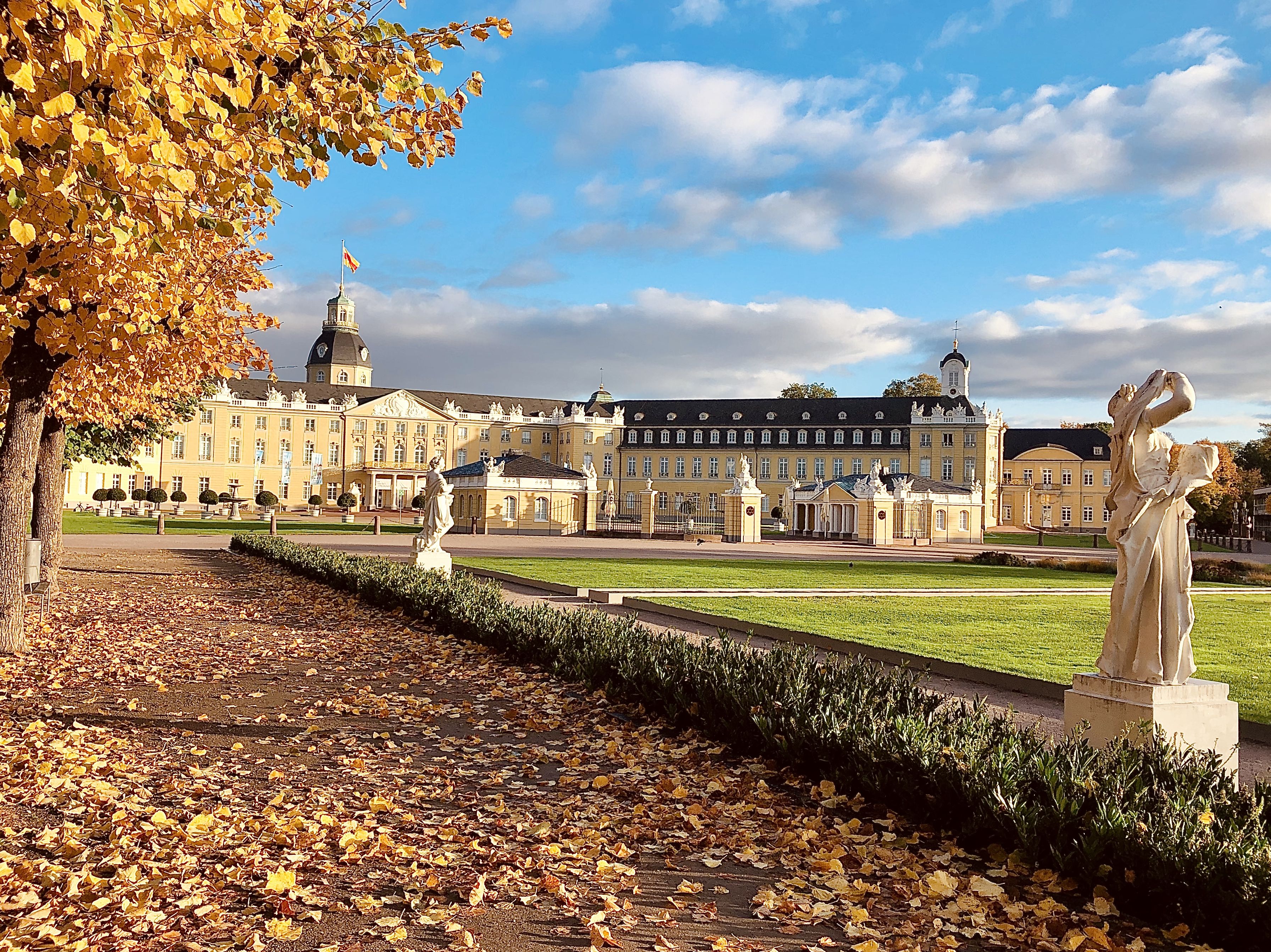 3585x2685 Autumn Magic In Karlsruhe The Colorful Highlights Of The Fan Shaped City
