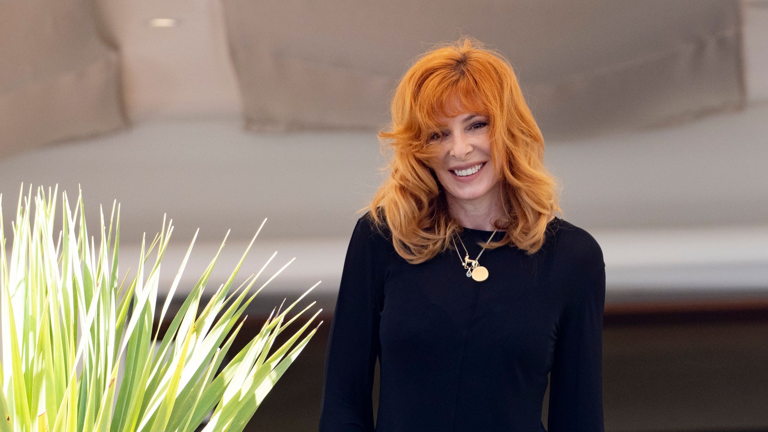 2560x1440 Mylène Farmer Surprend Ses Fans Et Assiste à L'avant Première De «Nevermore»