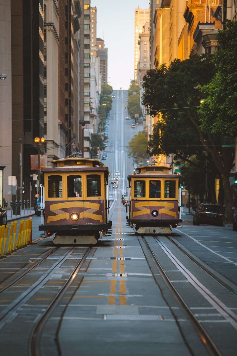 800x1200 Yellow trams in San Francisco USA