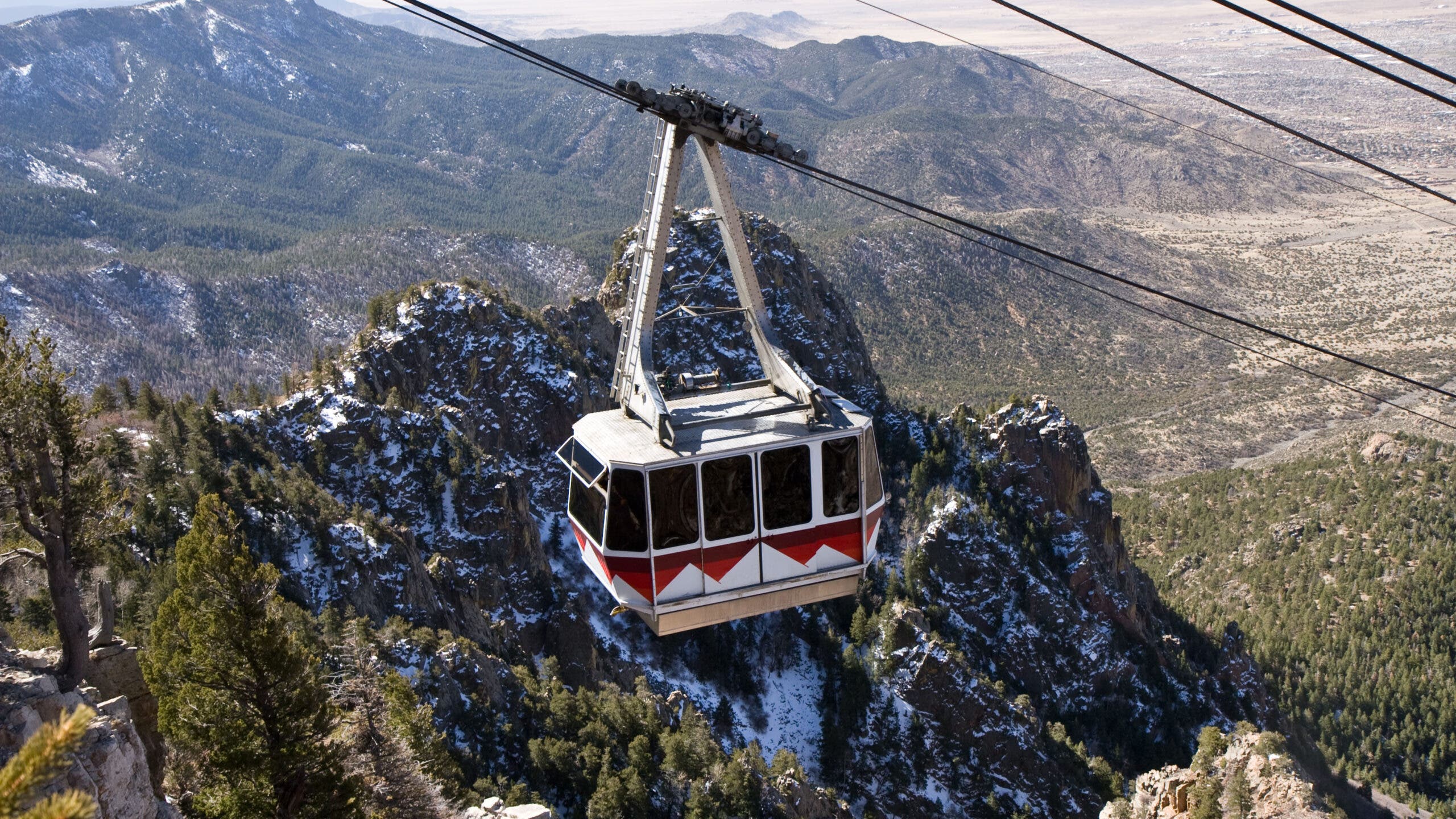 2560x1440 What You Missed: Sandia Tramway Rescue and Vail's Staff Shortage