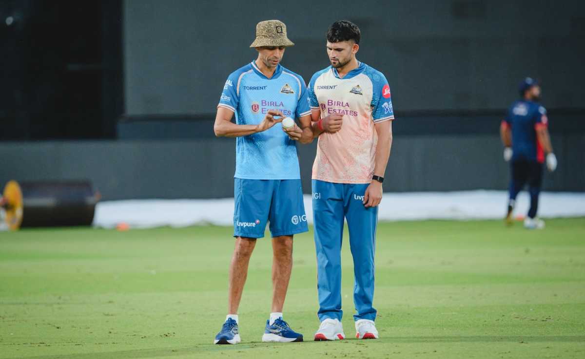 1200x737 Ashish Nehra Photo. Image Gallery and Match Picture
