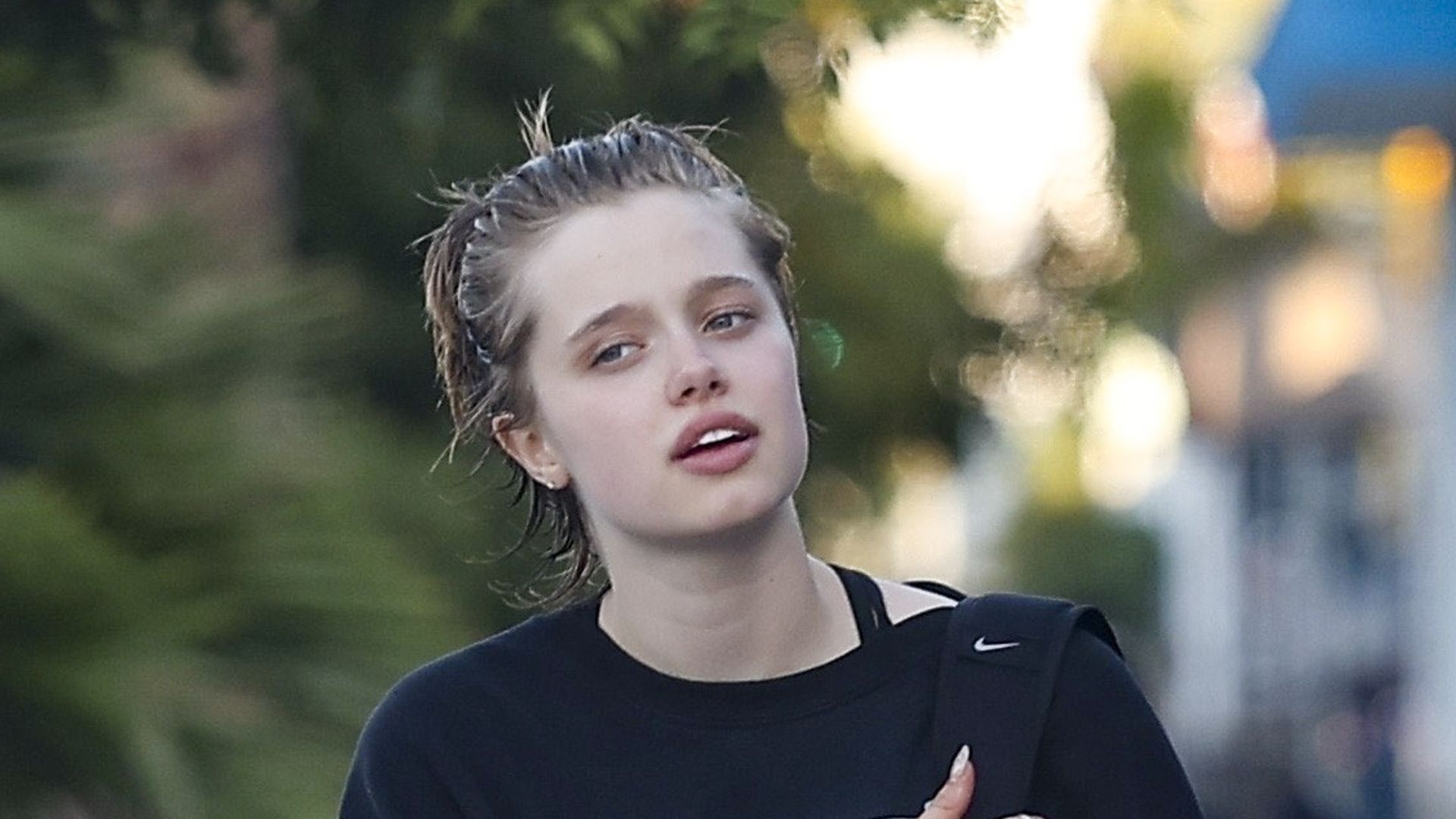 1920x1080 Shiloh Jolie spotted with a new pixie cut while out in L.A. with a close friend