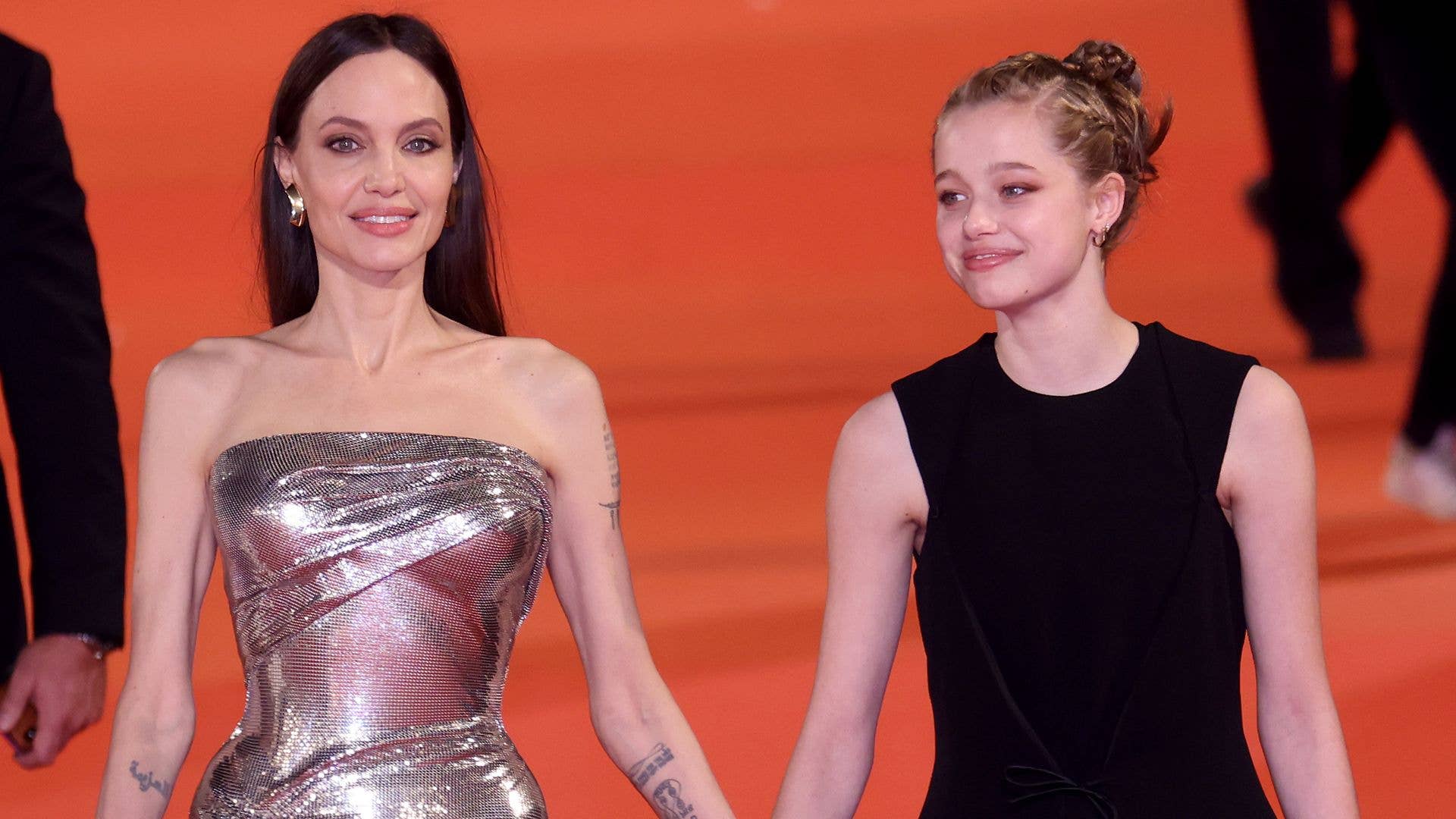 1920x1080 Angelina Jolie and Brad Pitt's daughter Shiloh is the picture of happiness as she steps out following parents' divorce