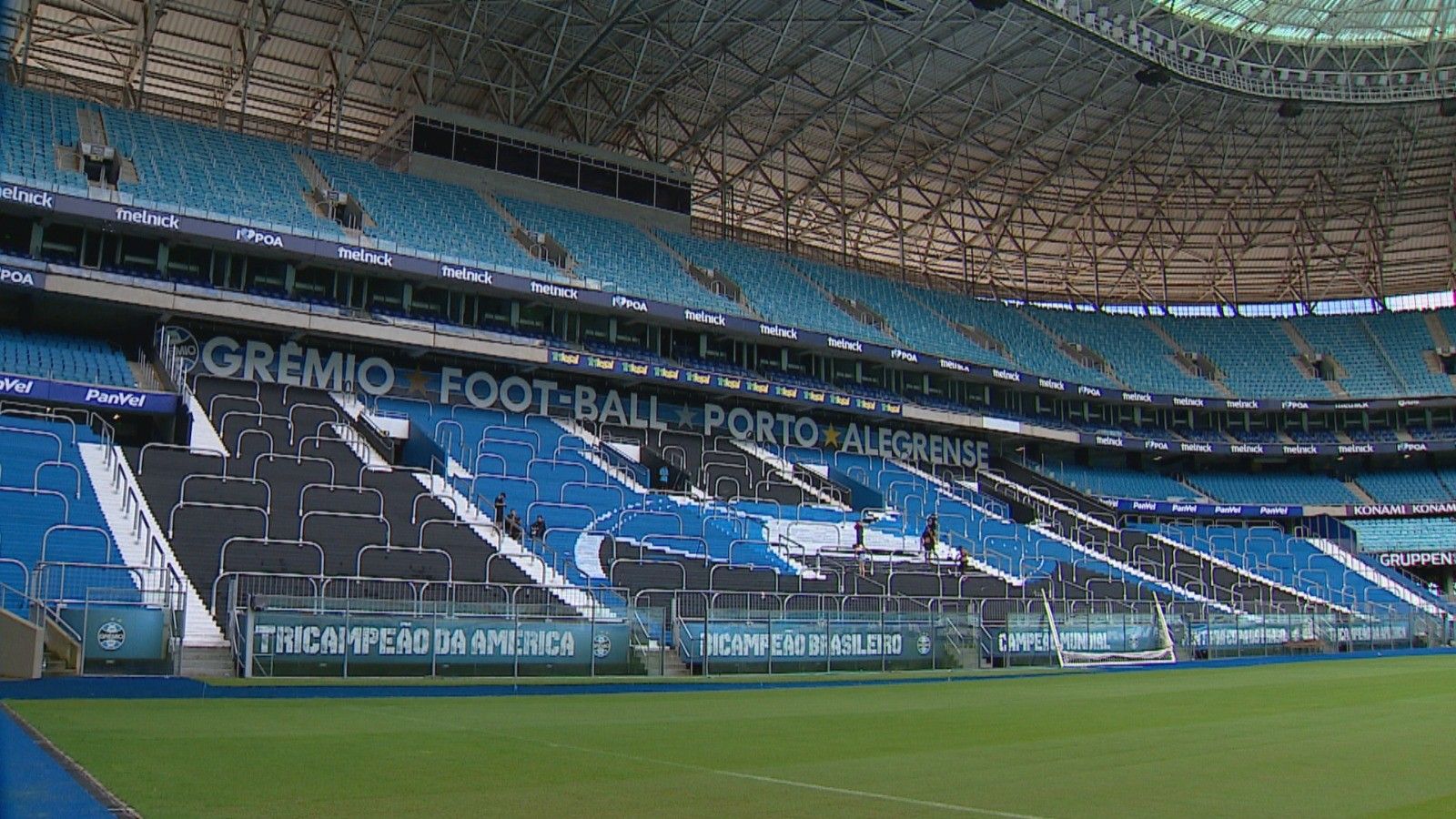 1600x900 Arquibancada norte da Arena ganha pintura com as cores do Grêmio