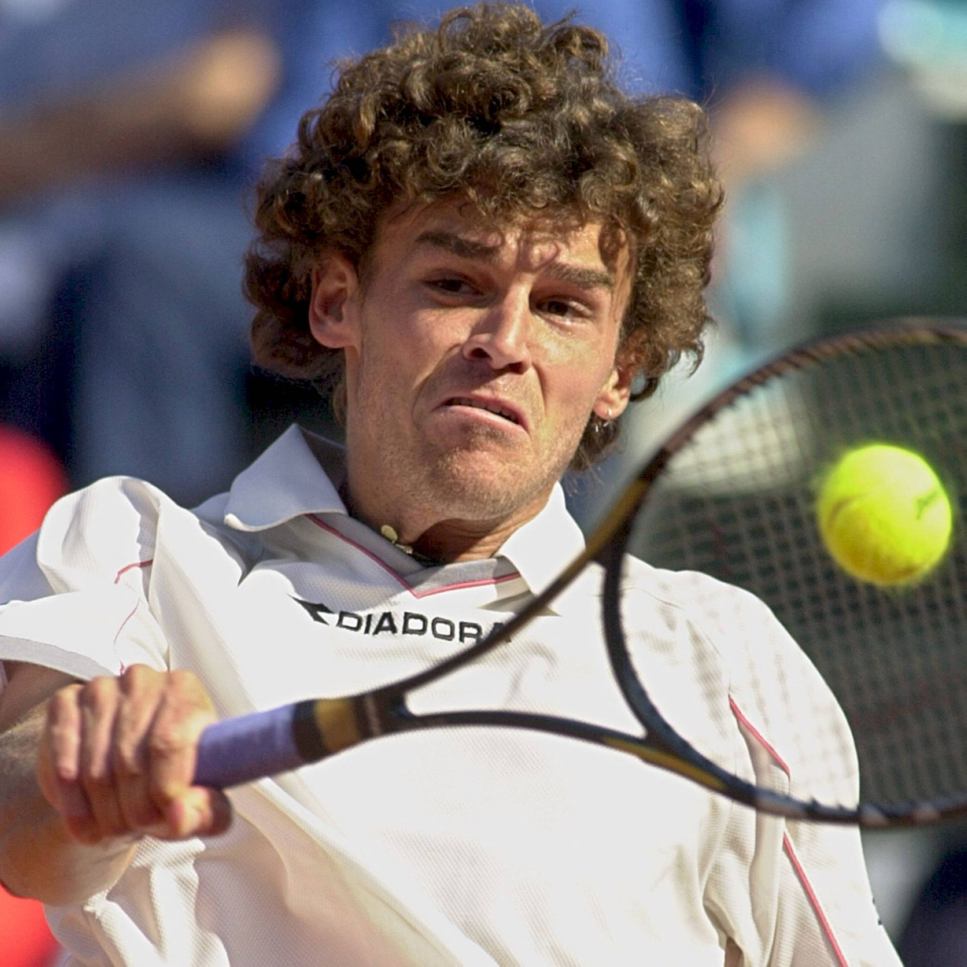 1920x1920 Download Gustavo Kuerten executing a backhand stroke in a tennis match. Wallpaper