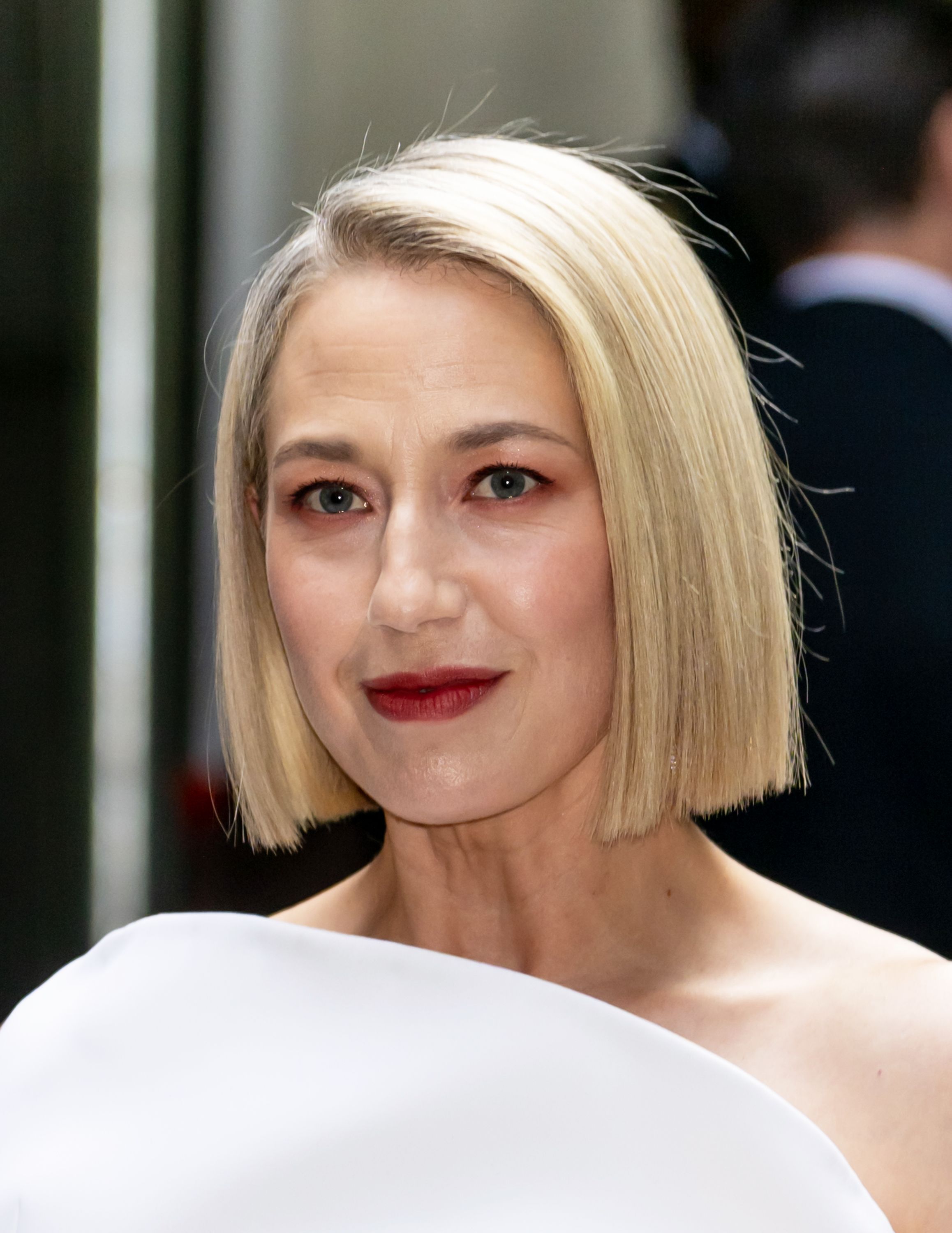 2316x3000 Carrie Coon's Blonde Bob Is So Razor Sharp and Chic