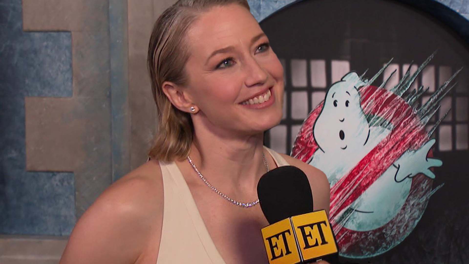1920x1080 Carrie Coon Says She's Read Every 'White Lotus' Season 3 Script! (Exclusive)
