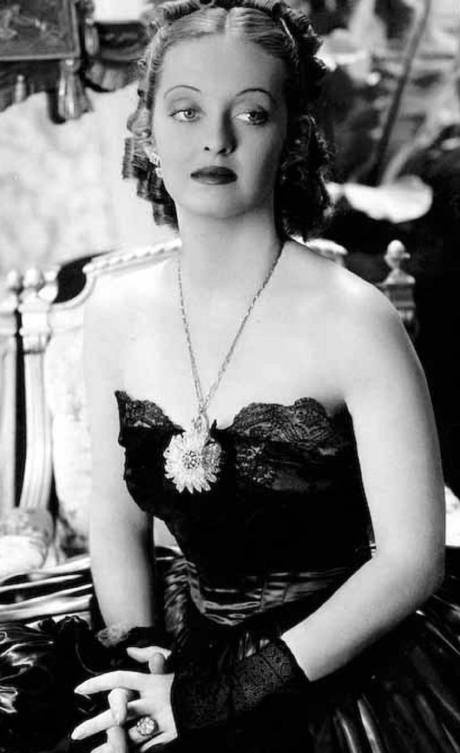 910x1489 Download Bette Davis In A Gown Wallpaper