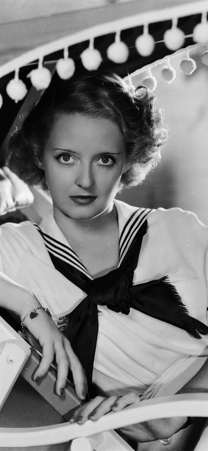 887x1920 Download Bette Davis In A Sailor Dress Wallpaper