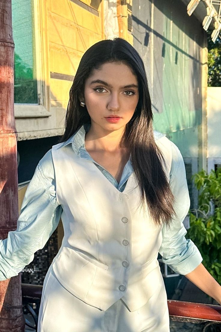 736x1104 Aina Asif