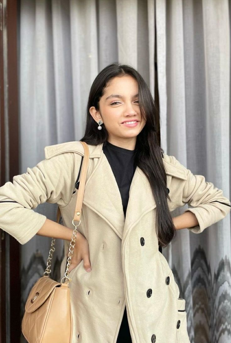 736x1093 Aina Asif looking awesome