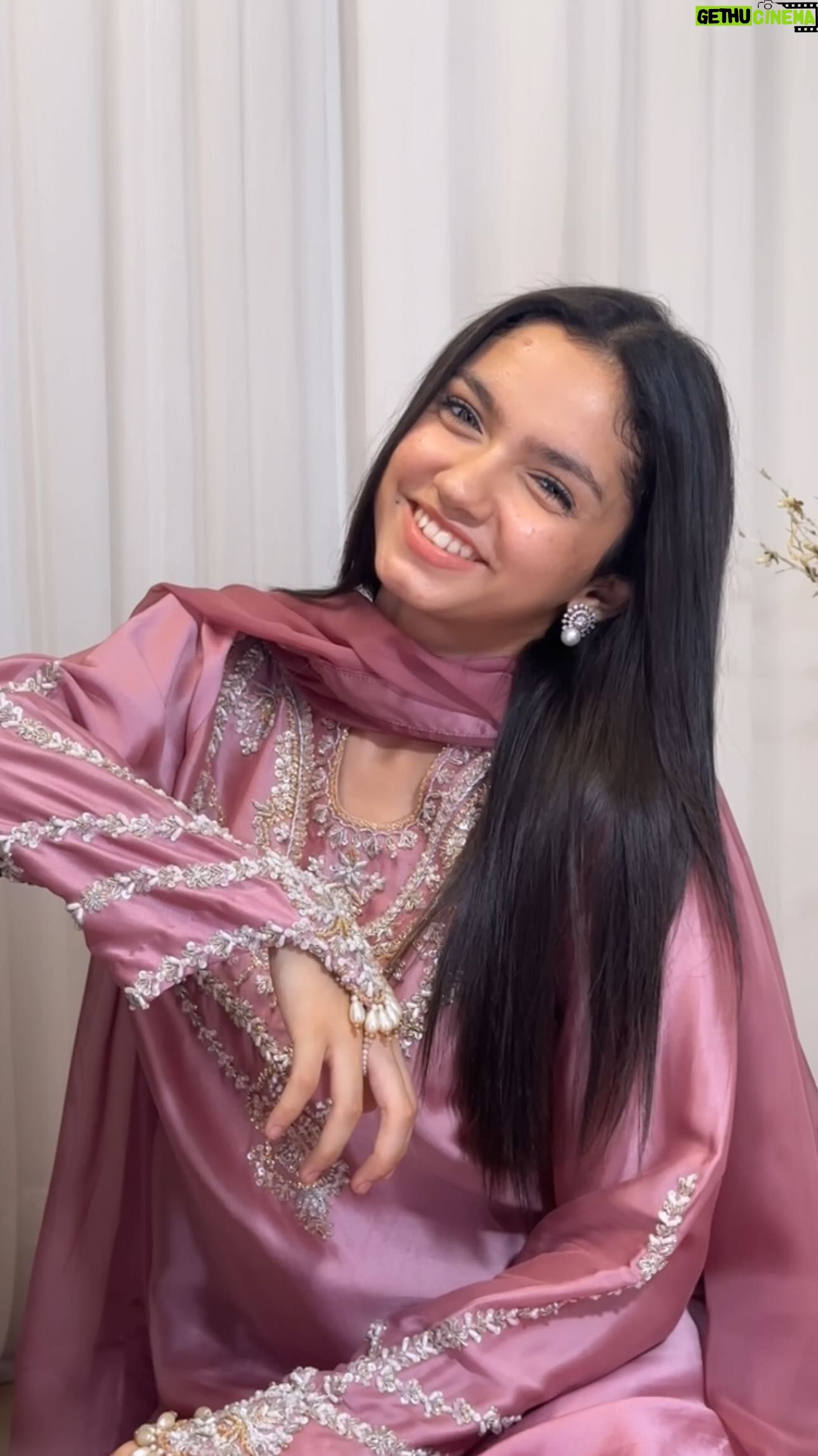 1290x2294 Actress Aina Asif HD Photo and Wallpaper October 2024