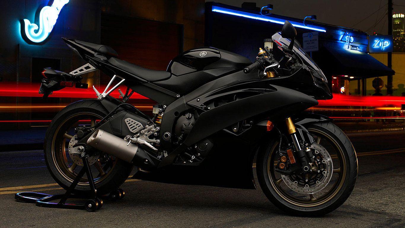 1366x768 Black Yamaha R6 Wallpaper