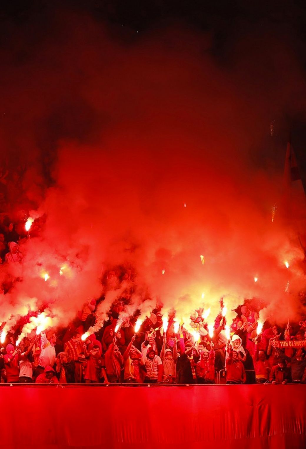 1040x1526 Galatasaray Football's fans Wallpaper for iPhone Pro Max, X, 6