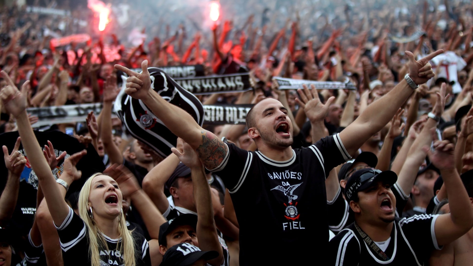 1920x1080 Men's Black And White Crew Neck T Shirt Screenshot, Corinthians, Torcida, Soccer, Fans HD Wallpaper