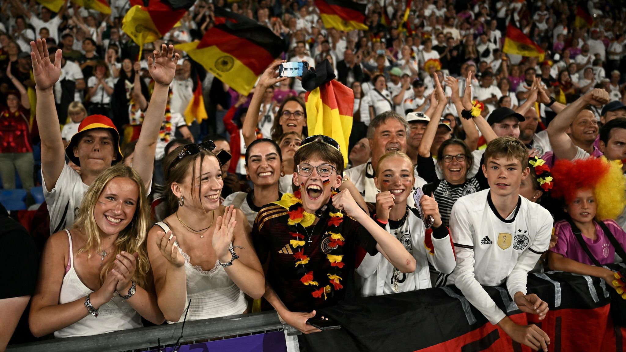 2048x1152 Supporters