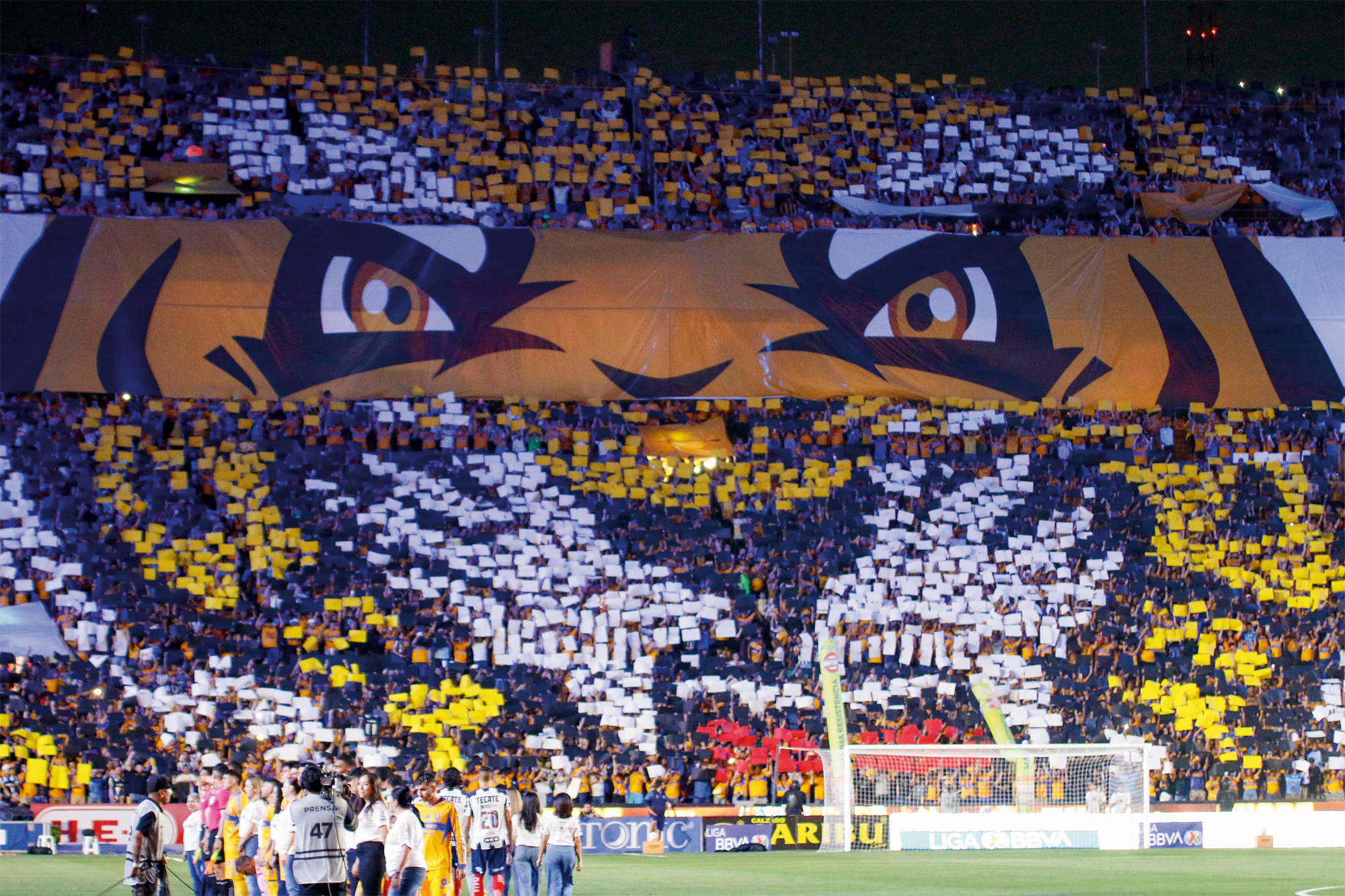 2000x1333 Football's Power and Drama Inspire Art Around the World